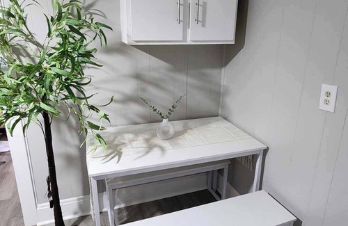 Camp Taylor Apartment | Cozy Studio/K Bed@Central Louisville