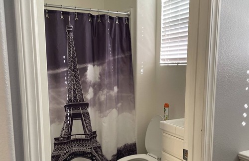 Riverpark Apartment | Cozy Studio minutes from the Collection in Riverpark!