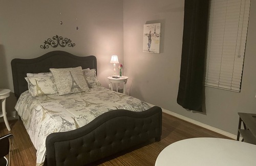 Riverpark Apartment | Cozy Studio minutes from the Collection in Riverpark!