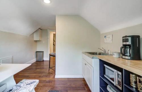 Cleveland Apartment | Cozy studio near Cleve Clinic Case