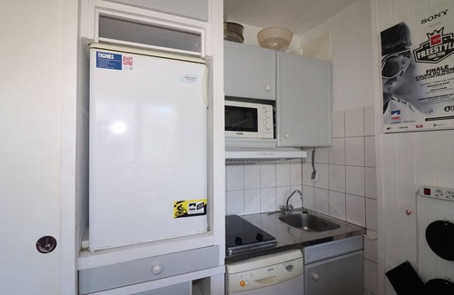 Le Lavachet Apartment | Cozy Studio Near Slopes and Shops with Balcony