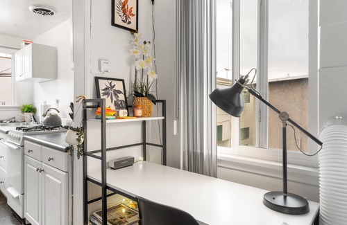 Palms Apartment | Cozy Studio near WeWork, Sony, DT Culver City & Marina Del Ray w/Parking