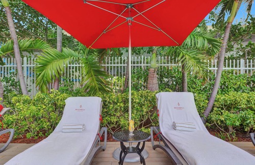 Hallandale Beach Apartment | Cozy Studio Room Resort Amenities Beach Pool Gym