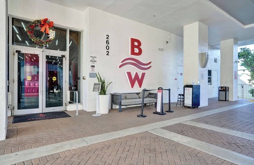Hallandale Beach Apartment | Cozy Studio Room Resort Amenities Beach Pool Gym