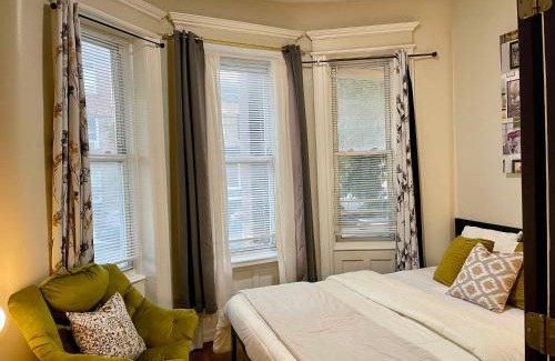 Cypress Hills Apartment | Cozy Studio Staycation - Brooklyn close to Train stations