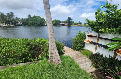 Ojus Condo | Cozy Studio w/Bay Views, Kayak & Porch in Aventura
