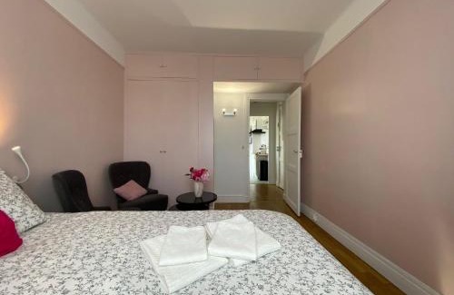 Notre-Dame Apartment | Cozy studio with a view over the Palace - 5' walk