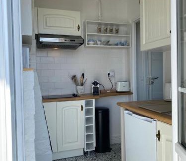 Notre-Dame Apartment | Cozy studio with a view over the Palace - 5' walk