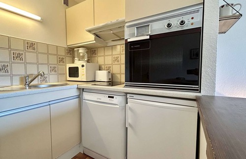 Megeve Apartment | Cozy Studio with Balcony, Near Ski Lift, Pool & Tennis, Megève - Sleeps 4