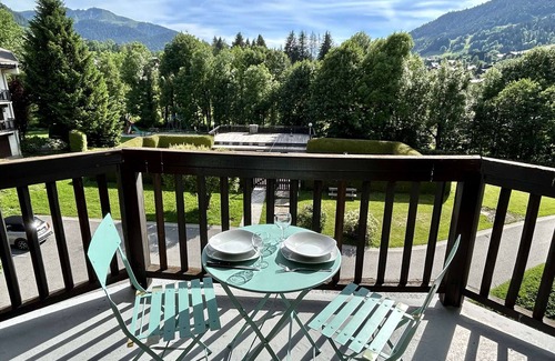 Megeve Apartment | Cozy Studio with Balcony, Near Ski Lift, Pool & Tennis, Megève - Sleeps 4