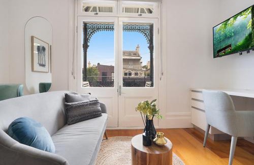 Glebe Apartment | Cozy Studio with Balcony in Unbeatable Location