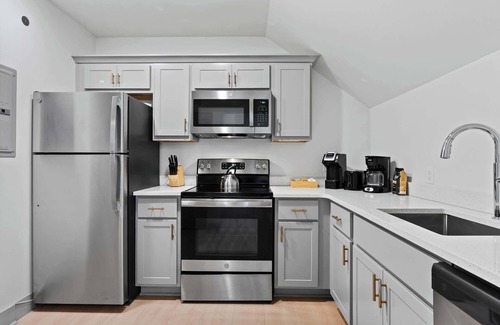 Downtown Louisville Apartment | Cozy Studio with Free Parking | Near Hospitals
