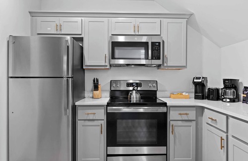Downtown Louisville Apartment | Cozy Studio with Free Parking | Near Hospitals