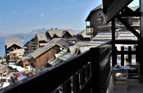 Risoul Apartment | Cozy Studio with Mountain Alcove, Balcony, Ski Storage, Central Location, Near Slopes