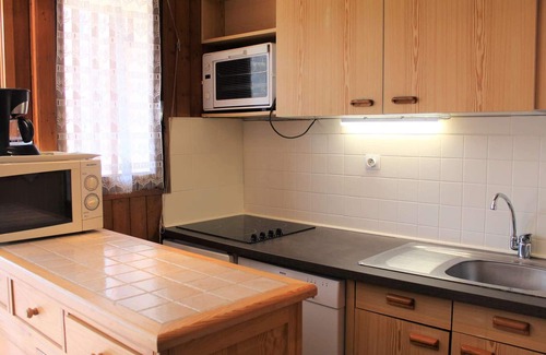 Les Claux Apartment | Cozy Studio with Mountain Nook, Sleeps 4, Near Slopes and Shops in Vars Les Claux