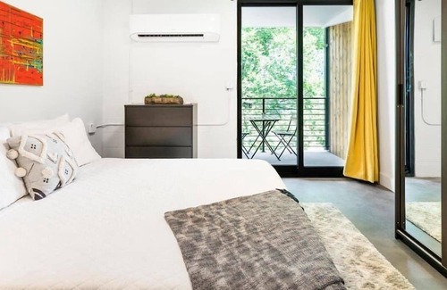 Virginia Highland Apartment | Cozy Studio with Queen Bed, City Walkable!