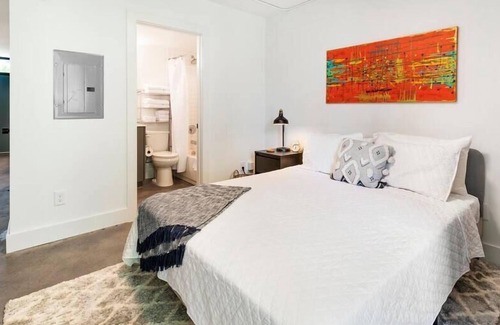 Virginia Highland Apartment | Cozy Studio with Queen Bed, City Walkable!