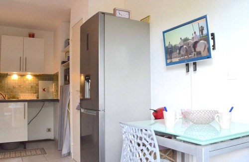 Foulquines Apartment | Cozy Studio with Terrace, Pool Access, and Parking in Narbonne Plage