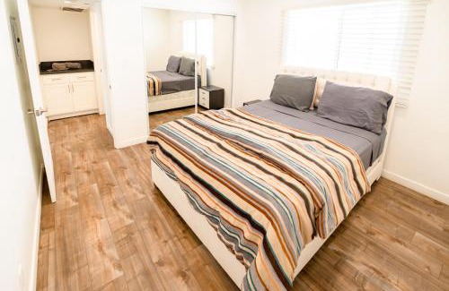 Wilshire Apartment | Cozy Stylish 1-Bedroom In Hollywood With Free Gated Parking