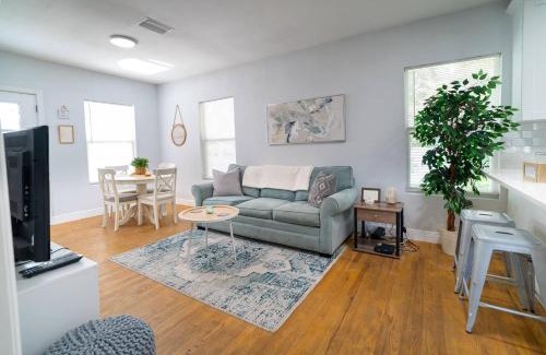 East Tampa House | Cozy Stylish Chic Home Ybor, Dt Central Location