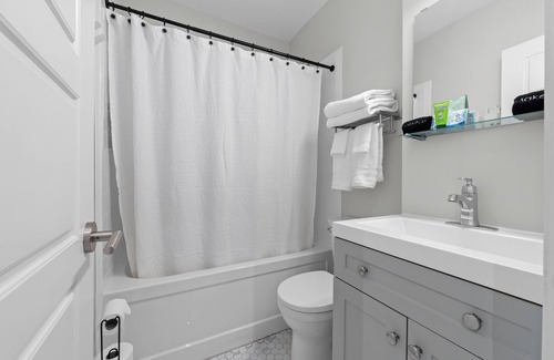 North End Apartment | Cozy Suite Downtown Halifax *Free Parking*