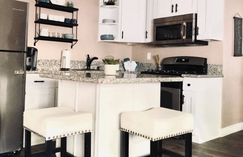 Upland House | Cozy Suite fully furnished with Kitchen and indoor laundry