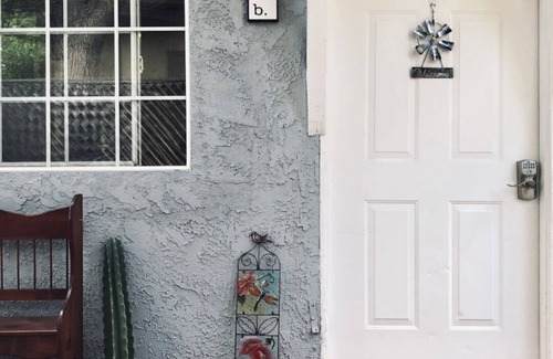 Upland House | Cozy Suite fully furnished with Kitchen and indoor laundry