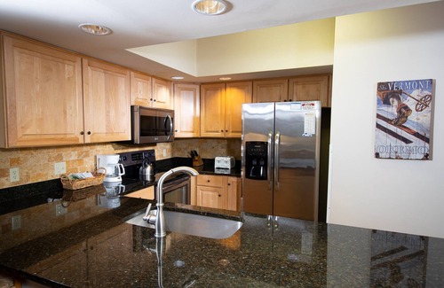 Ludlow Condo | Cozy Suite | Ski-in/Ski-Out | Hot Tub, Pool