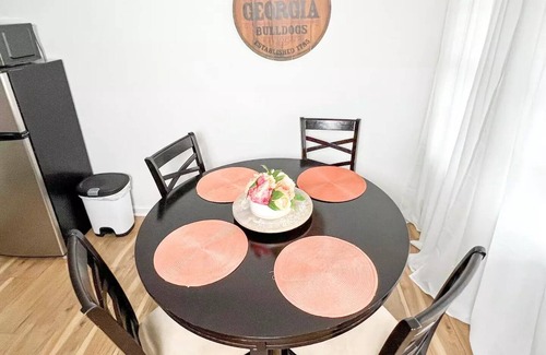 Athens House | Cozy Suite w/*King Size Bed *6 Min-UGA/Dwtn + Full Sports Park