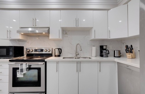 Vaughan House | Cozy Suite w/Office & Fast Wi-Fi by Wonderland