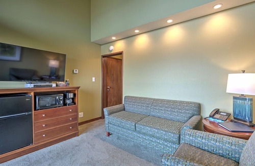 Otter Rock Apartment | Cozy Suite w/Panoramic Ocean Views & Kitchenette