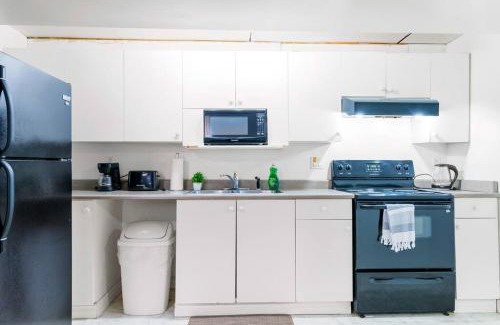 West Edmonton Apartment | Cozy Suite - Walk to West Ed Mall