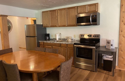 Stahlstown Hotel | Cozy suite with fireplace. Close to hiking trails, ski resorts and family parks!