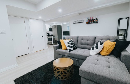 Southwest Edmonton House | Cozy suite with separate entrance, 15 mins to airport, free WiFi and parking.