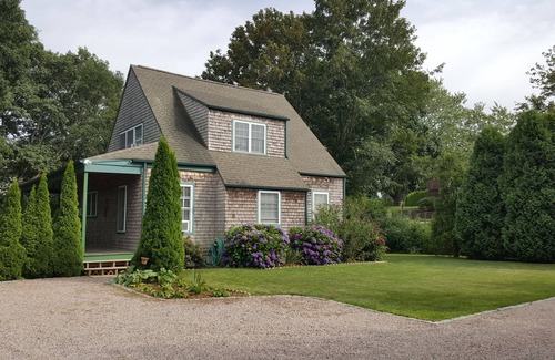 Watch Hill House | Cozy summer cottage, short walk to beach and historic Watch Hill village