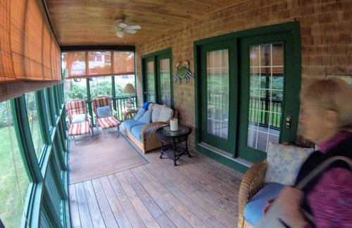 Watch Hill House | Cozy summer cottage, short walk to beach and historic Watch Hill village