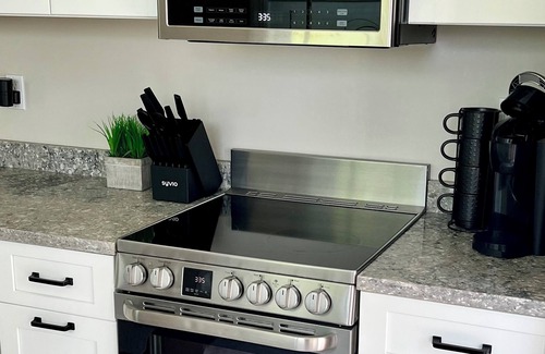 Rollinsford Apartment | Cozy sunlit apartment steps from downtown Dover. Parking included