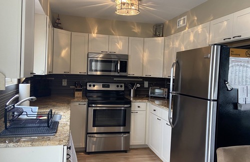 North Wildwood Condo | Cozy Sunny 2 Bedroom Condo with off street parking