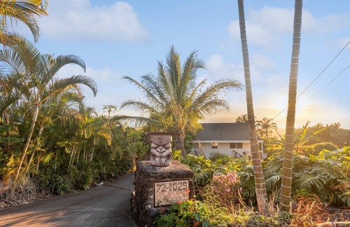 Kalaoa House | Cozy Sunset Views W/Lanai - Close To Beach 1 Bedroom Home by RedAwning