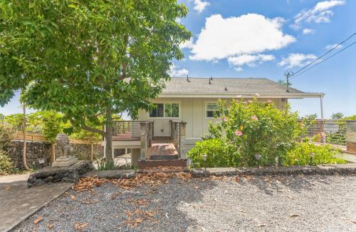 Kalaoa House | Cozy Sunset Views with Lanai - Close to Beach home