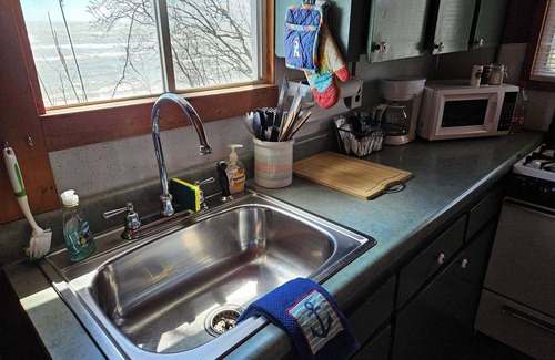 Oscoda Cottage | Cozy Surfside Cottage on Great Lake Huron