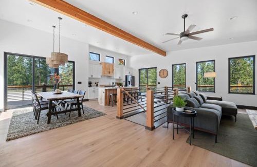 Deadwood House | Cozy T Cabin at Powderhouse Pass