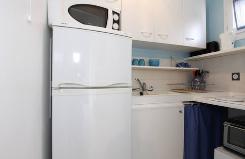 Balaruc-les-Bains Apartment | Cozy T1 Apartment with Garage - Quiet Area, South-Facing Loggia, Fully Equipped - Balaruc-les-Bains