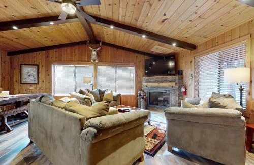 Truckee House | Cozy Tahoe Donner Retreat