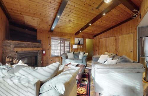 Truckee House | Cozy Tahoe Donner Retreat