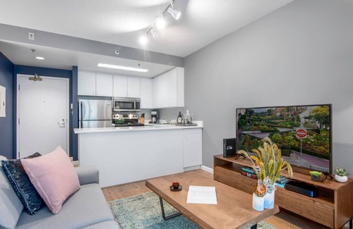 North Beach Apartment | Cozy Telegraph Hill Studio, w/Spa, near Coit Tower by Blueground