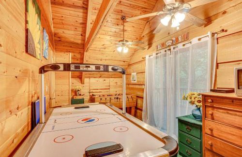 Tellico Plains House | Cozy Tellico Plains Cabin with Large Mountain Creek!