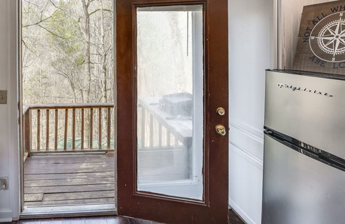 Smithville Cabin | Cozy Tennessee Cabin w/Deck, Grill & Fireplace!