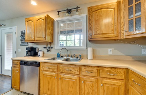 Byrdstown Cabin | Cozy Tennessee Lake House w/Grill & Fire Pit!