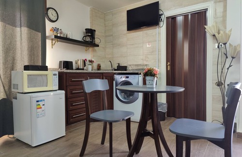 Amman Apartment | Cozy Terraced Studio in central West Amman